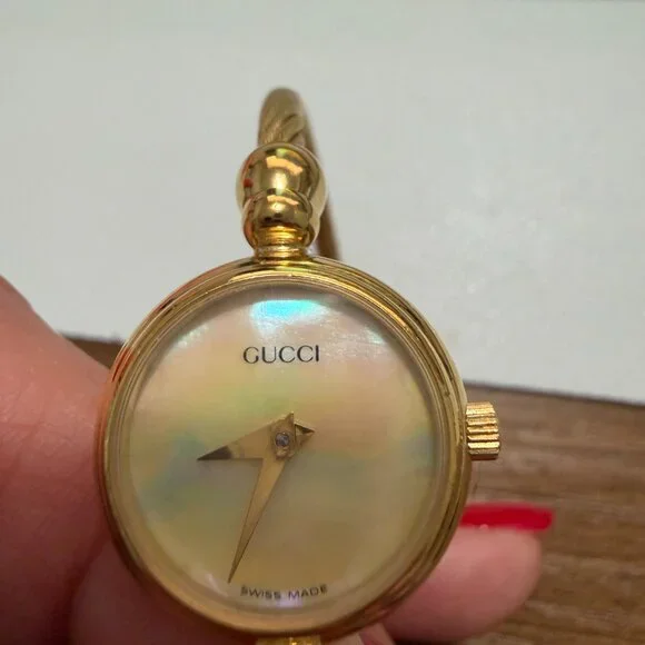 100% Authentic Vintage Mother of Pearl Gucci Watch - Picture 4 of 5